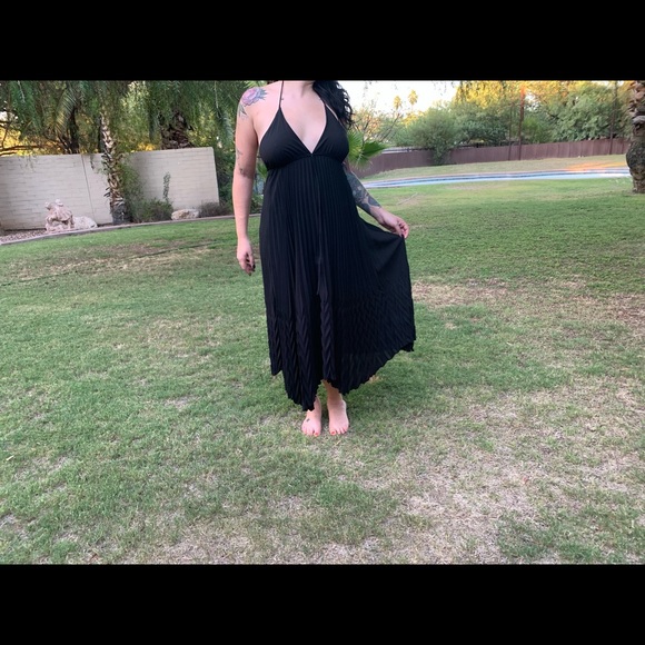 NWOT Alice and Olivia pleated halter gown - Picture 2 of 7